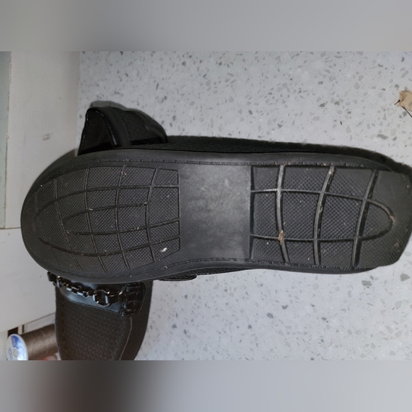 Steve Madden Black Chain-Link Loafers - Picture 4 of 5